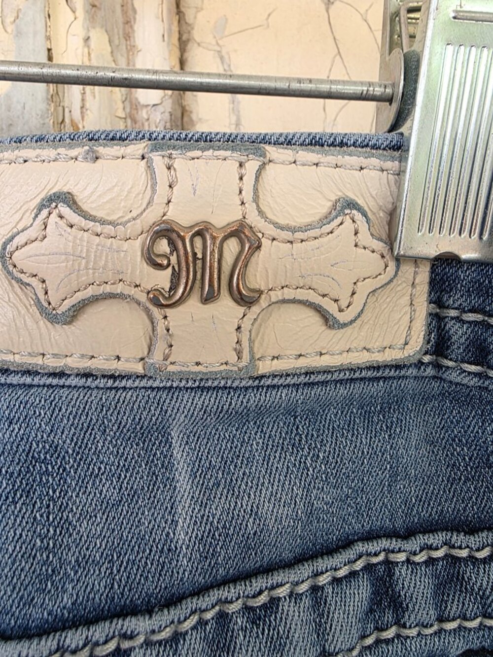 Miss Me Womens Standard Boot Fleur de Lis Distressed Jeans size 28 - Picture 6 of 11